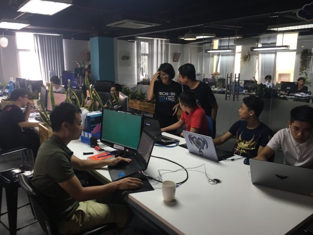 Thảo, lập trình viên 16 tuổi đang hỏi các anh chị lập trình