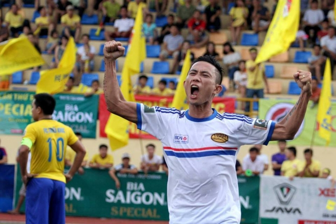 Tiền đạo gốc Triệu Sơn, Thanh Hóa ăn mừng bàn thắng giúp Moon thắng Triều Khúc ở vòng 9 HPL-S3