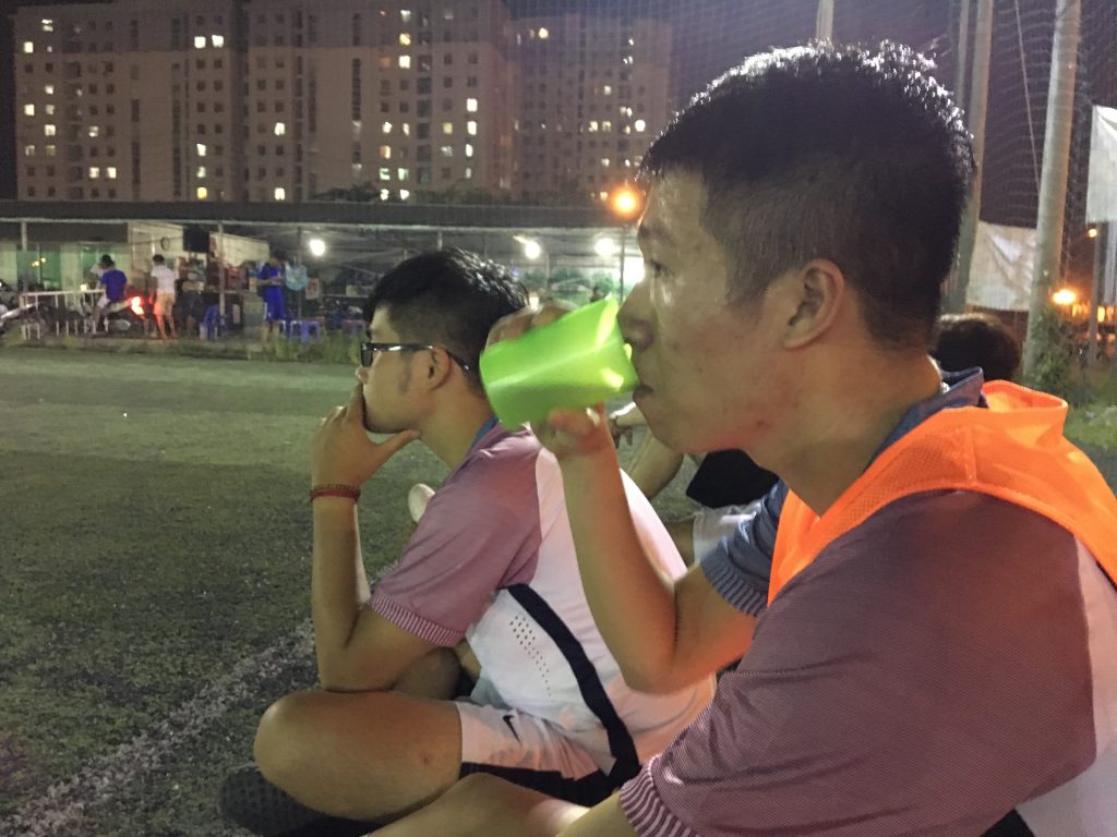 Sau một tuần, thể lực của các cầu thủ đang được cải thiện rõ rệt. Các cầu thủ di chuyển trên sân nhiều hơn và thời gian ra ngồi nghỉ ít hơn.