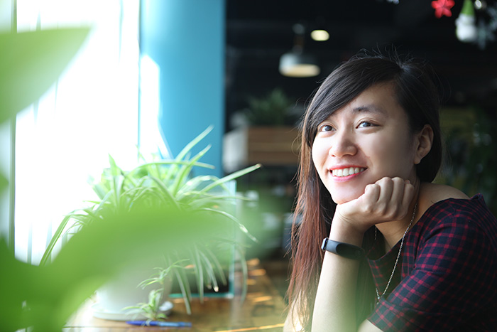 Nếu bạn ghé thăm team OP, đừng quên ghé lại để mỉm cười với cô gái này, chắc chắn bạn sẽ nhận lại được những điều thú vị nho nhỏ, hoặc đơn giản có thể là chút niềm vui cho ngày dài làm việc bớt căng thẳng.