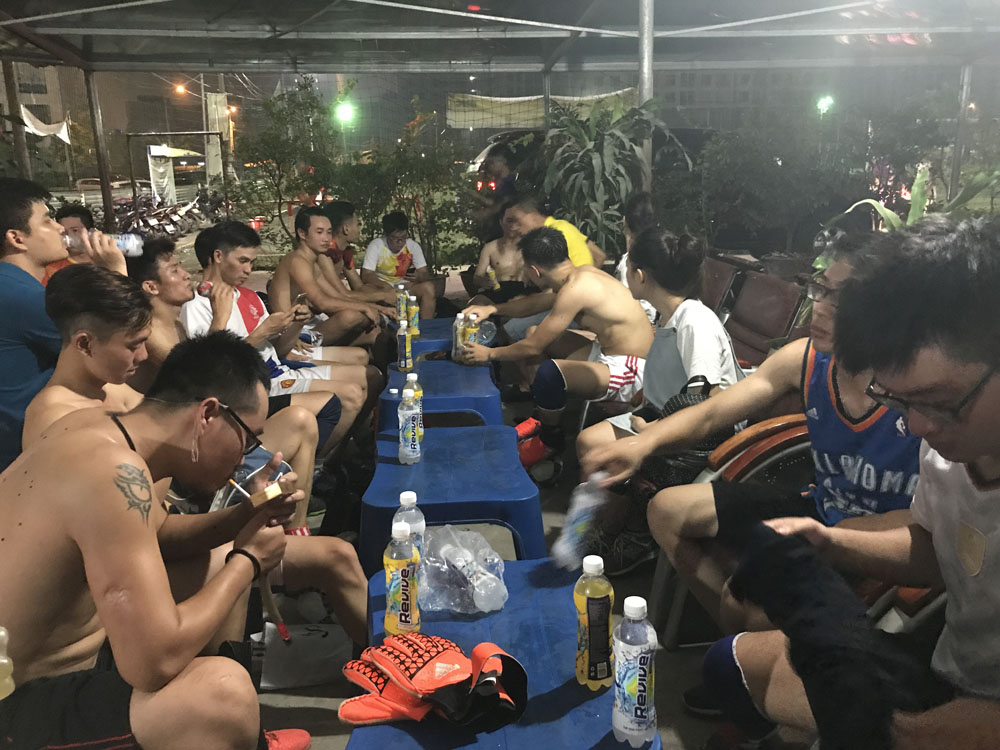Cầu thủ Eway rã rời sau buổi tập